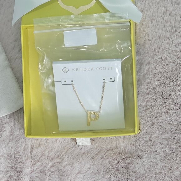 Letter P Pendant Necklace in Gold - Picture 5 of 7